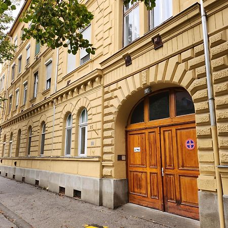 Stylish Apartman Szeged Exterior photo
